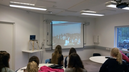 Vi använde Skype och presenterade för varandra om våra respektive kulturer.